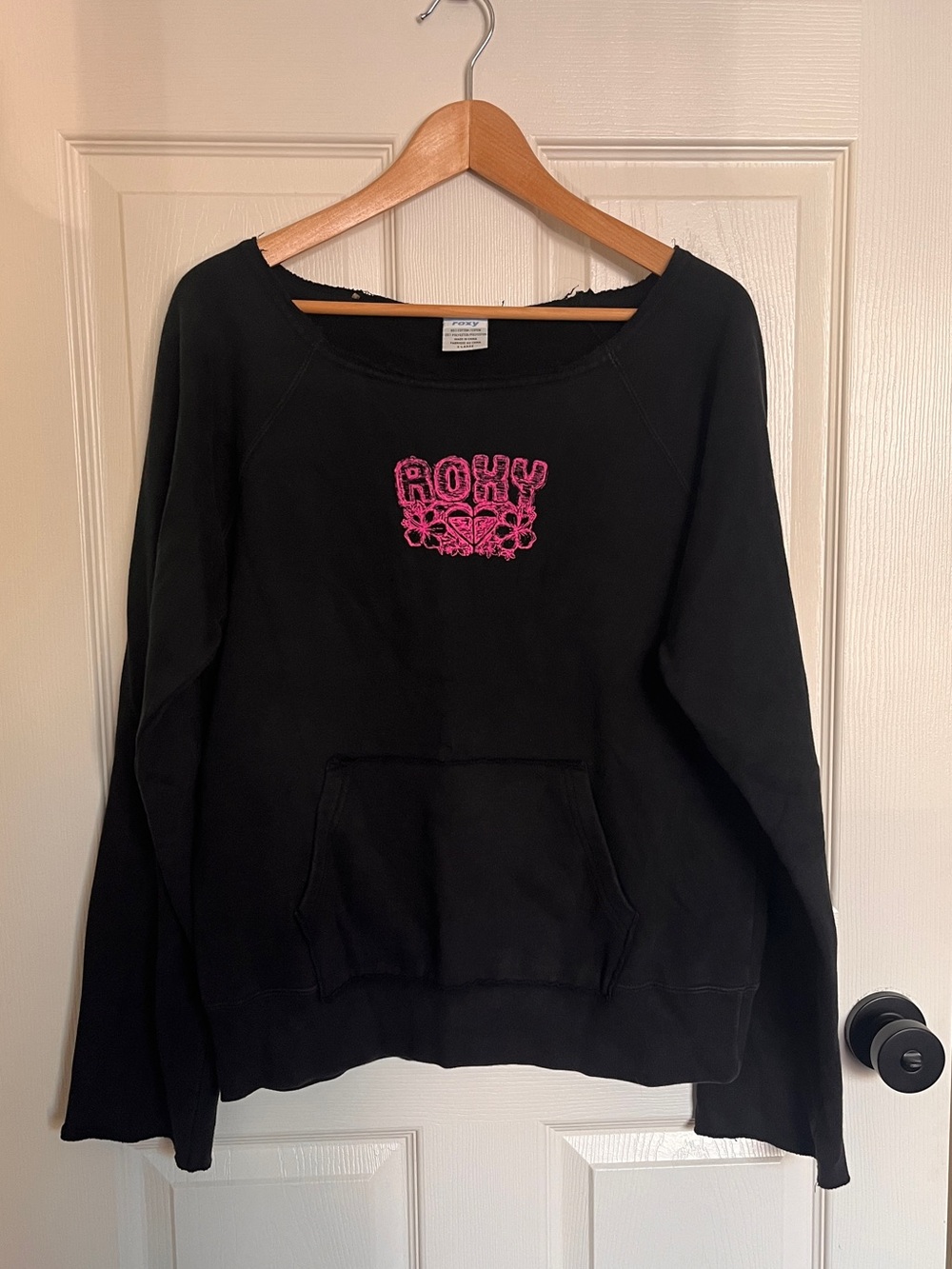 Vintage Y2K Roxy Distressed Black Boatneck Sweatshirt with Pink Logo